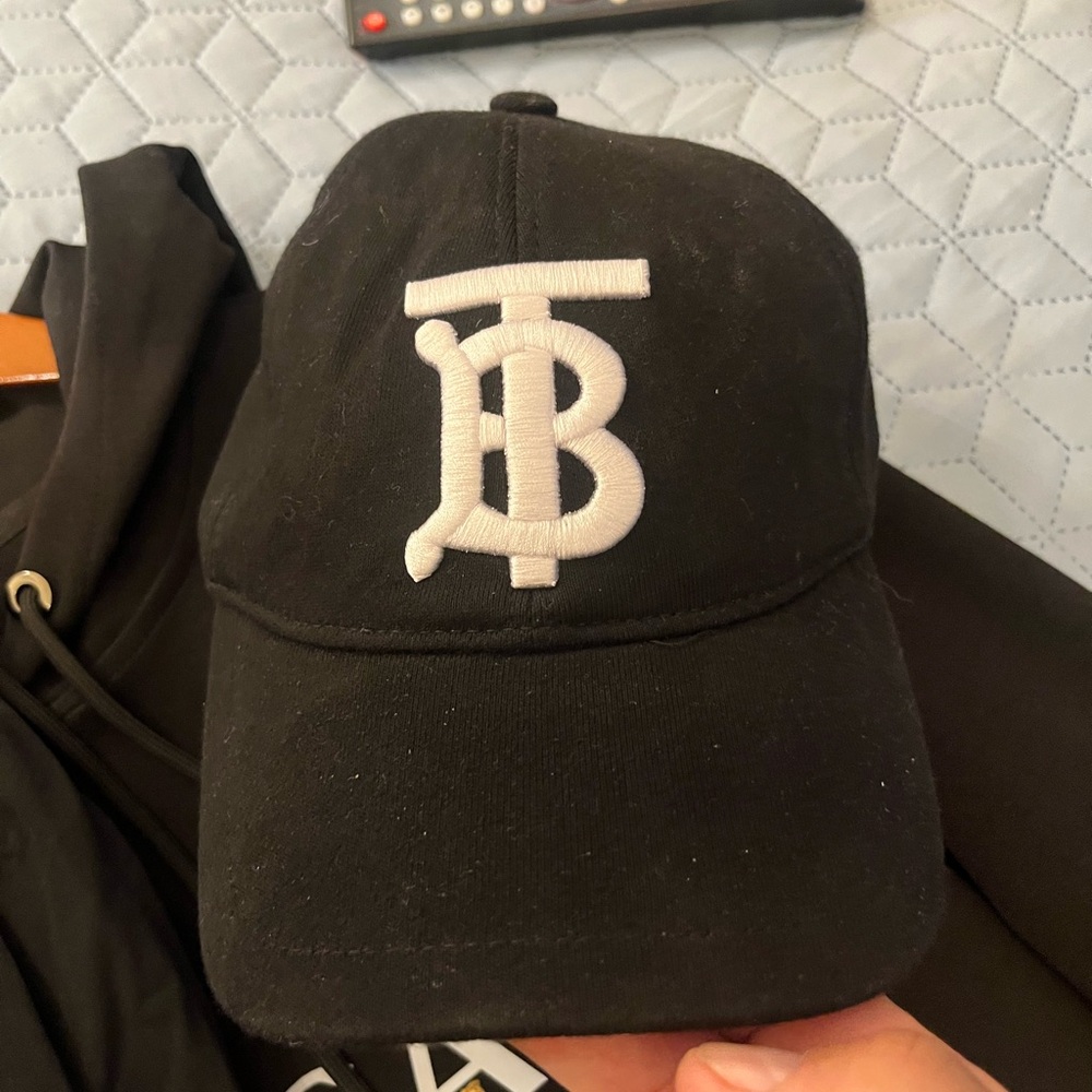 Beautiful & authentic Burberry Black Cap with White checkered TB hat. M-L.